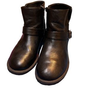 Lightly used girl booties size 3